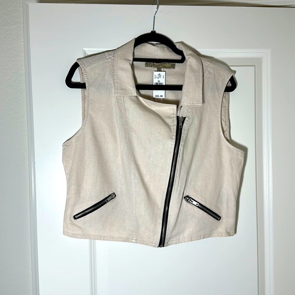 Wet Seal women’s motorcycle linen sleeveless light tan vest size X-Large